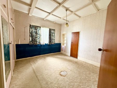 SPACIOUS 6-BEDROOM FAMILY HOME - Photo 5