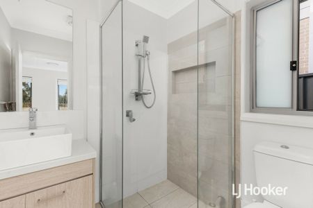 Beautiful 4 Bedroom Home in Great Location! - Photo 3