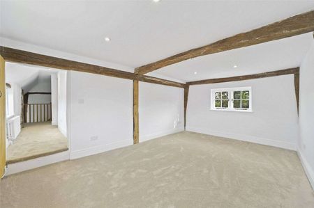 Refurbished farmhouse in a beautiful rural setting. - Photo 4