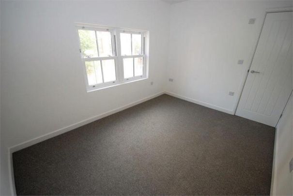 Albert Street, Warwickshire, Rugby, CV21 - Photo 1