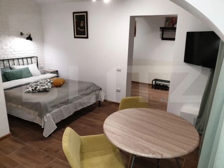Studio cochet ultracentral - centrul istoric - mobilat și u - Fotografie 3