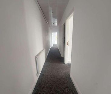 Bradford Lane, Bradford, BD3 - Photo 4
