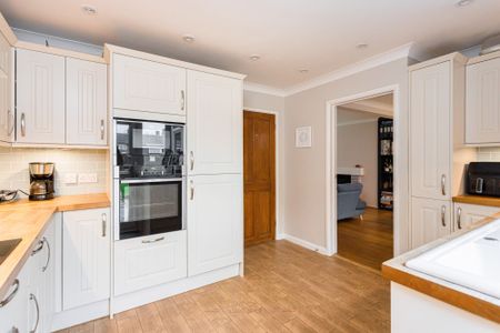 Savernake Walk, Crawley, RH10 - Photo 4