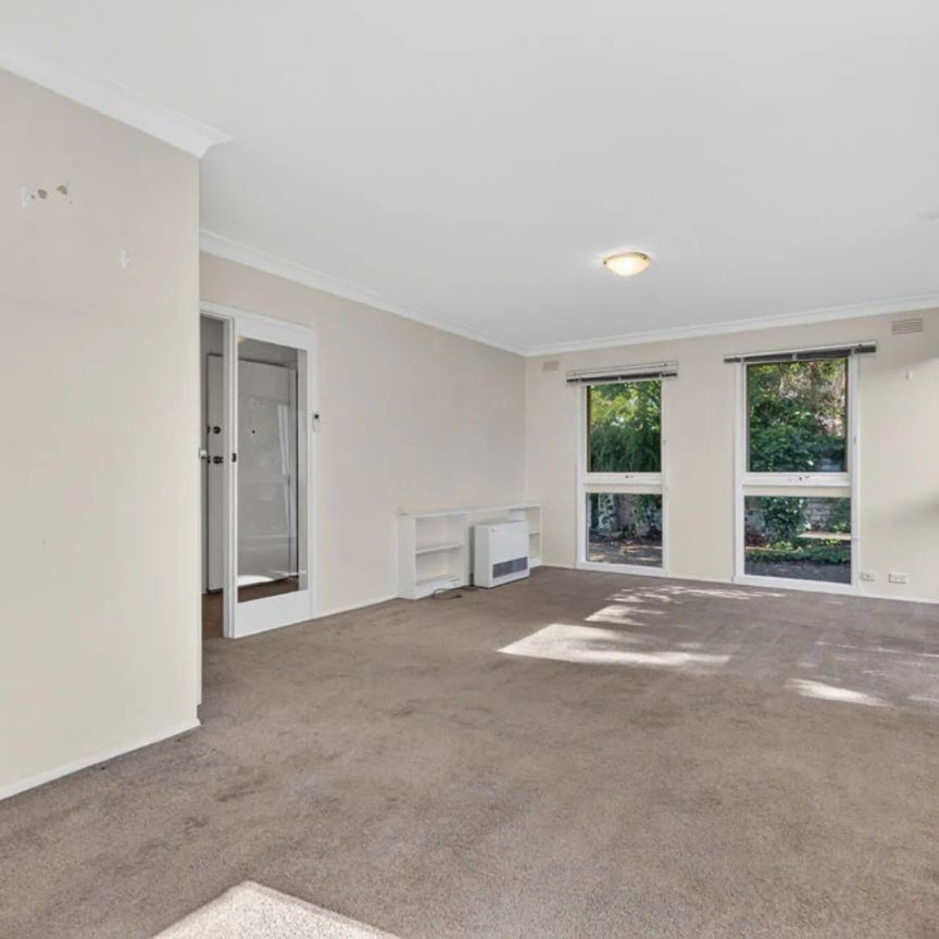 Supurb Location For A Two Bedroom Townhouse! - Photo 1