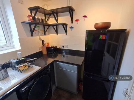 2 bedroom flat to rent - Photo 5