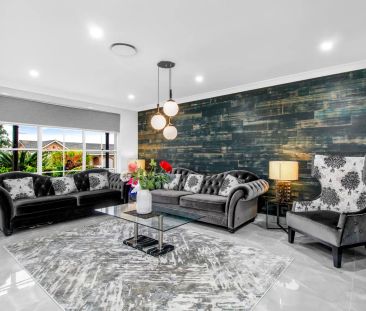 SPACIOUS LIVING WITH SWIMMING POOL - Photo 3