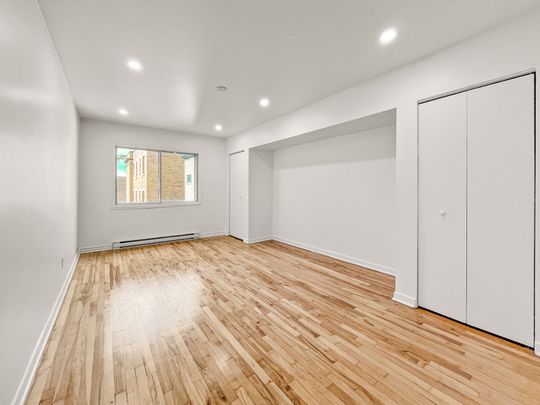 3315 Av. Maréchal #16 - Photo 1