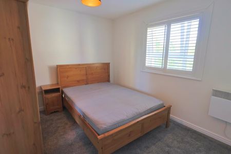 Philmont Court, Coventry - MODERN TOP FLOOR APARTMENT - Photo 3