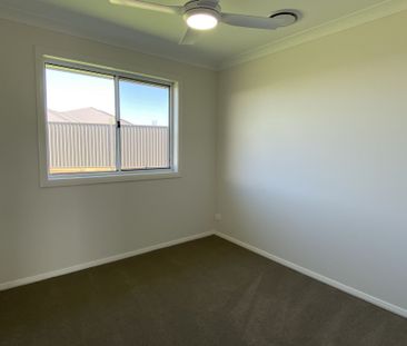 Stylish Four Bedroom Home in Southlakes Estate - Photo 6