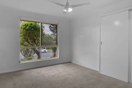 Low-Maintenance Brick Unit in Prime Centenary Heights Location - Photo 3
