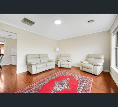 24 Flynn Crescent, Coolaroo, Vic 3048 - Photo 2