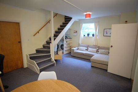 Spacious & quiet - 2 double bedrooms on the Parade - Photo 4
