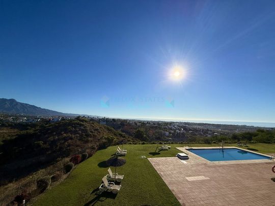 Town House for rent in Benahavis - Photo 1