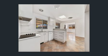 Generous 4-bedroom Family Living! - Photo 5