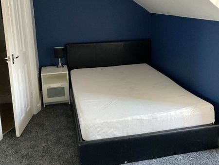 De Lacy Mount (room 5), Kirkstall, Leeds - Photo 2