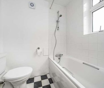 Amber Court, Laleham Road, Staines, TW18 - Photo 3