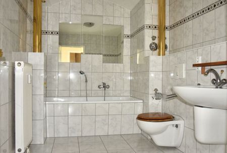 Tipi-Topi • Dachgeschoss • 3-Zimmer • Balkon • Abstellraum • Laminat • Bad mit Wanne • ANSCHAUEN ! - Photo 2