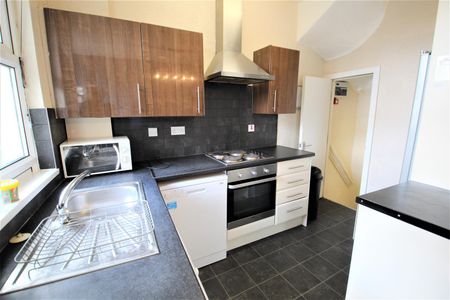 Knowle Terrace, Burley, LS4 2PA, Leeds - Photo 3