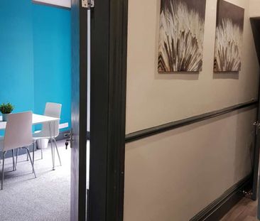 Town Centre Property Room 5 - Photo 1