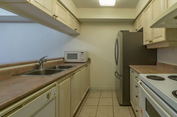 For Lease - 18 Sommerset Way Unit# 805, Toronto, Ontario - Photo 1