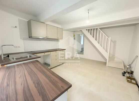 A LOUER CUCURON 84160 MAISON DE VILLAGE TYPE 3 PIECES D'ENVIRON 58M² AVEC CAVE - Photo 1