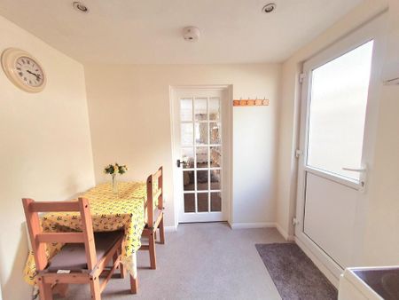 Studio to rent - Photo 2
