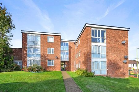 A beautifully presented first floor one bedroom apartment located only a 0.7 mile walk away from Croxley Underground Station. Available beginning of December and offered unfurnished. - Photo 5