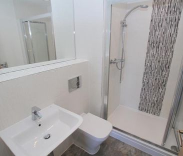 A fantastic two double bedroom apartment with ensuite facilities an... - Photo 4