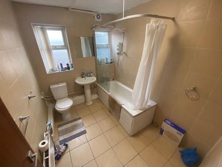 5 bedroom private hall to rent - Photo 3