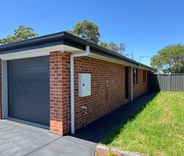 2 Bedroom Home Unit - Air Conditioned, Garage, Great Yard - Photo 6