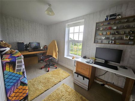 4 bedroom semi-detached house to rent - Photo 4