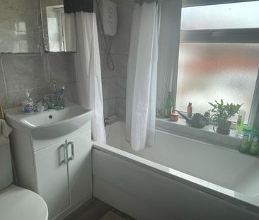 3 bedroom private hall to rent - Photo 2