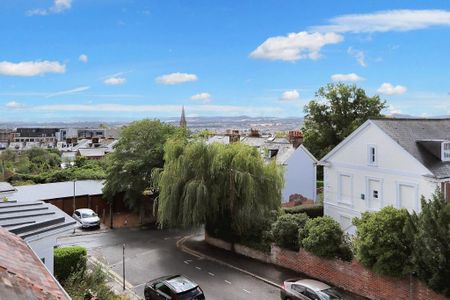 8 bedroom semi-detached house to rent - Photo 5