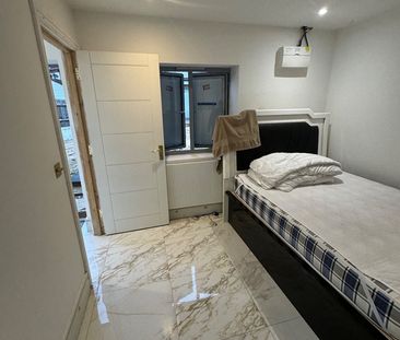 1 Bed Flat, Ilford, IG1 - Photo 2