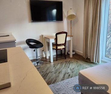 Studio to rent - Photo 1