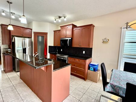 Furnished and Spacious 3 Bedroom Upper Suite in Eagle Ridge with Utilities Included! - Photo 4