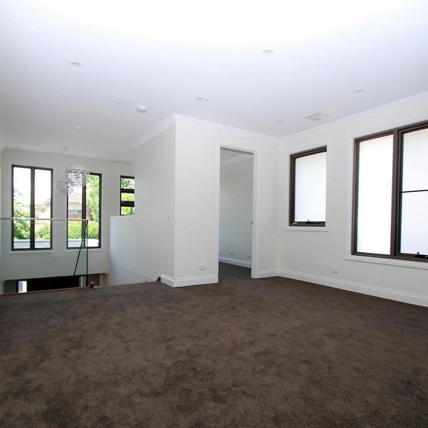 Stunning Family Home in Malvern East - Photo 1