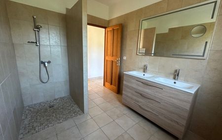 Location Maison rénové(e) Marseille 13ème - Photo 4