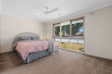 RARE GEM IN CENTRAL LOCATION - Photo 5