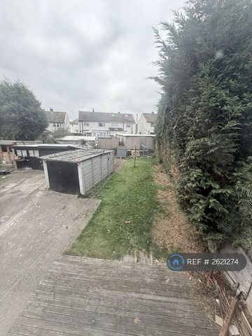 3 bedroom semi-detached house to rent - Photo 4