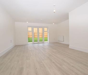3 bedroom semi-detached house to rent - Photo 2