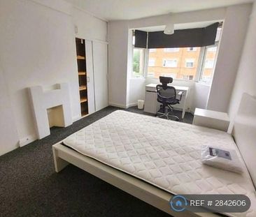 4 bedroom semi-detached house to rent - Photo 5