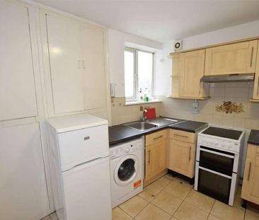 Pettits Lane North, Romford, RM1 - Photo 2