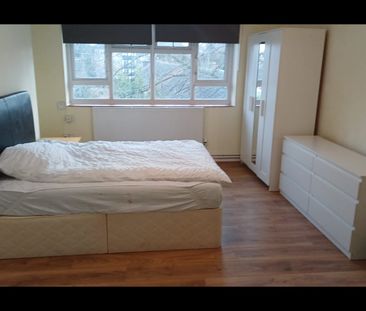 Room in a Shared Flat, West House Close, SW19 - Photo 1