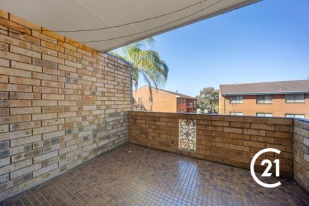 2 Bedroom Unit - As New Carpet and Blinds - Photo 5