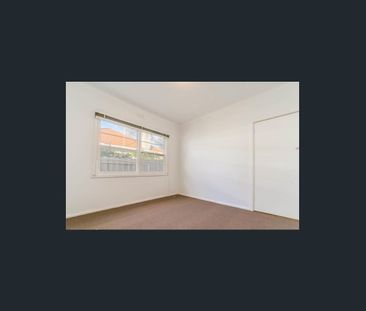 Cute Cottage in Top Location! - Photo 3