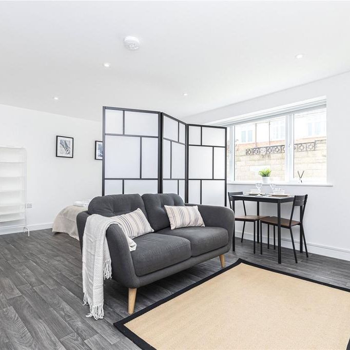 Studio to rent - Photo 1