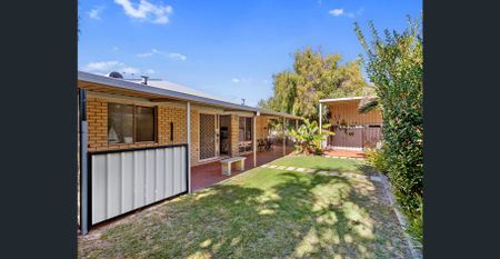 HUGE FAMILY HOME WITH JETTY - Photo 5