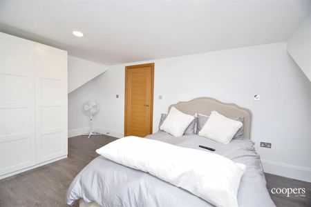 Pinner Road, Northwood, HA6 - Photo 2