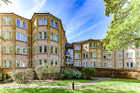 A two bedroom upper ground floor apartment situated in this favoured city centre location next to The Westgate. - Photo 3